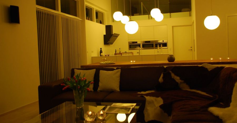 Küche und Couch im Luxussommerhaus